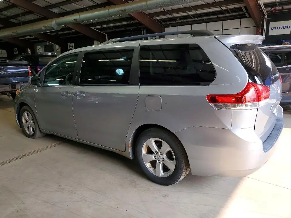2014 TOYOTA SIENNA LE  