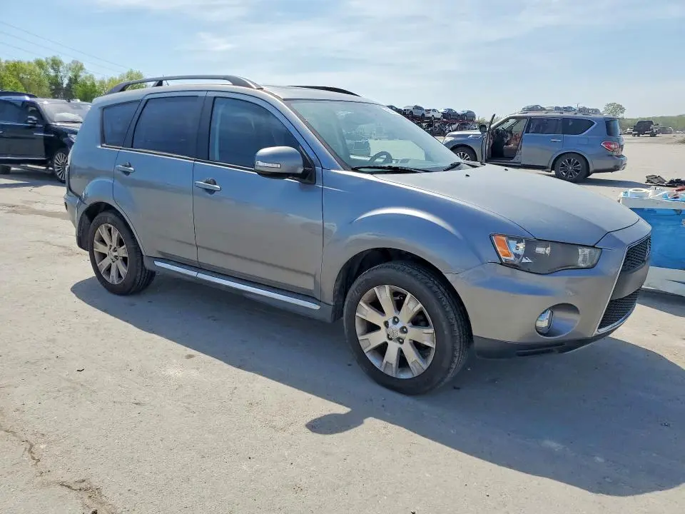 2013 MITSUBISHI OUTLANDER SE  