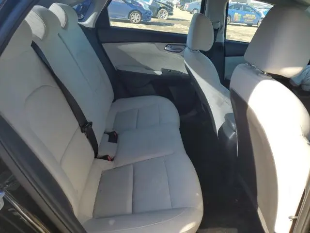 2023 KIA FORTE LX  