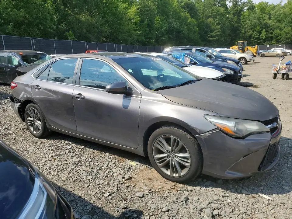 2016 TOYOTA CAMRY SE  