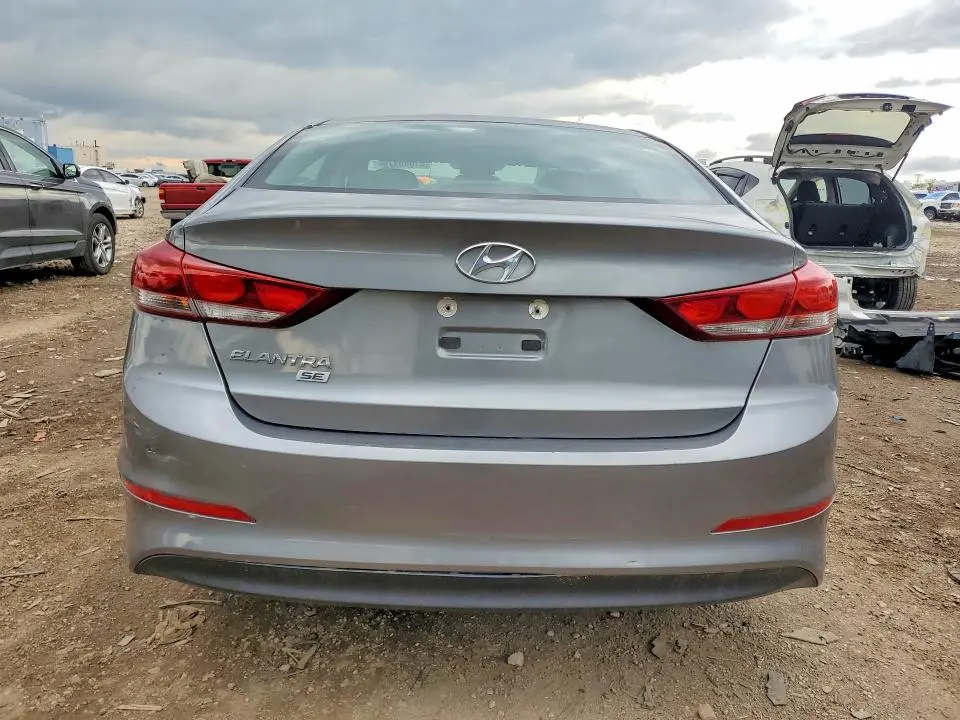2018 HYUNDAI ELANTRA SE  