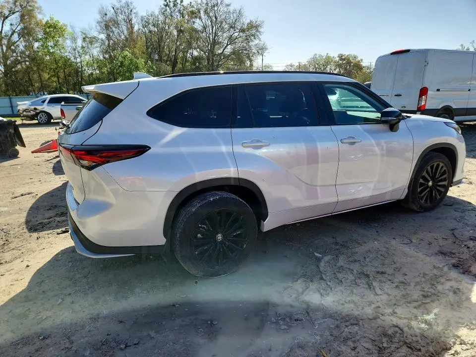 2024 TOYOTA HIGHLANDER XSE  