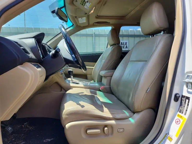 2011 TOYOTA HIGHLANDER SE  