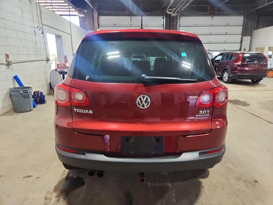 2011 VOLKSWAGEN TIGUAN S  