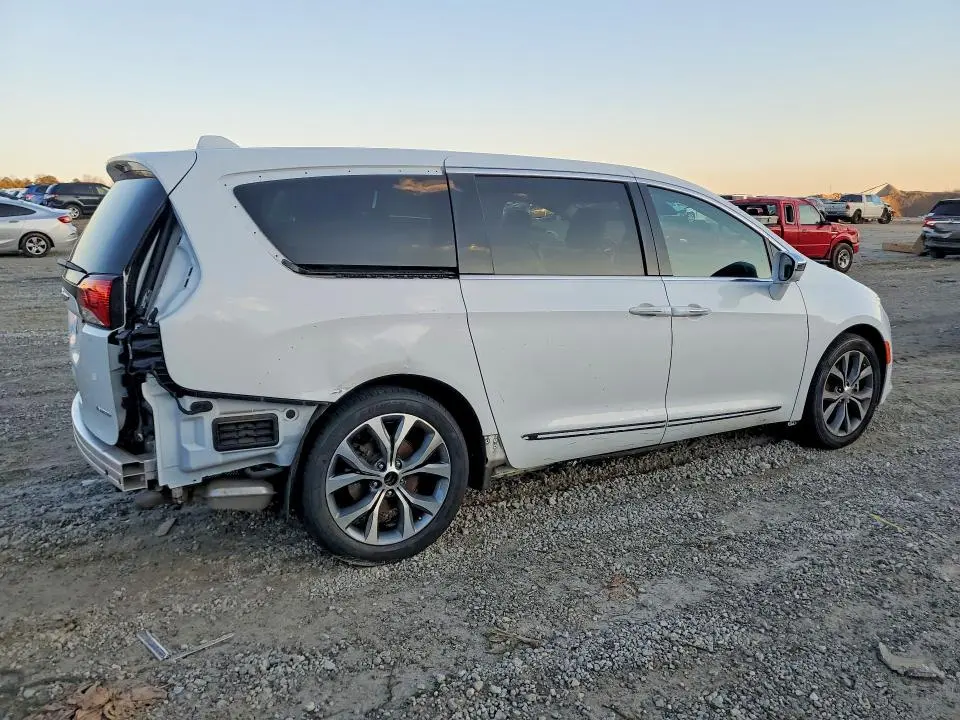 2017 CHRYSLER PACIFICA LIMITED  