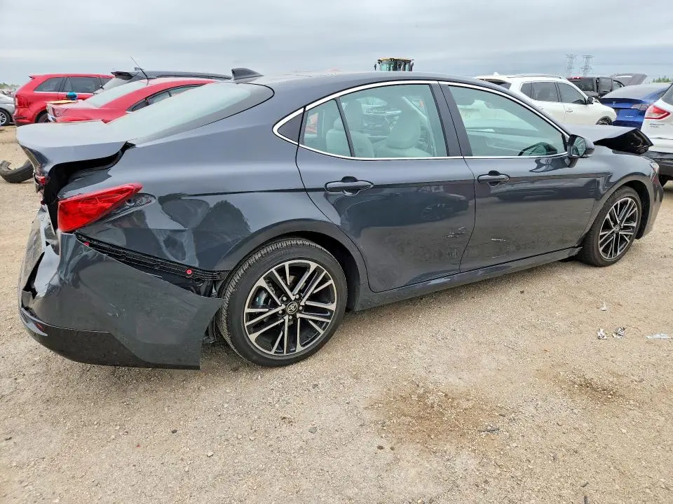 2025 TOYOTA CAMRY XLE  