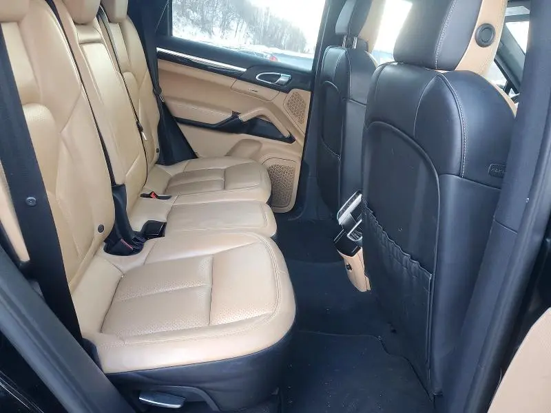 2016 PORSCHE CAYENNE   