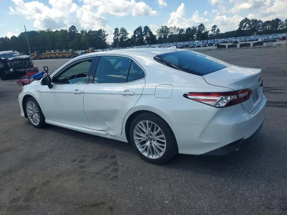 2020 TOYOTA CAMRY XLE  