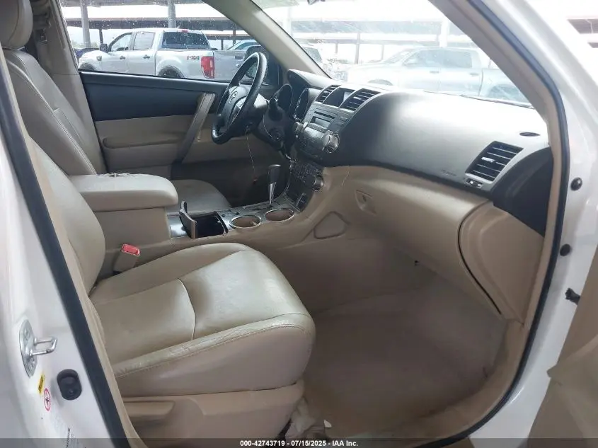 2010 TOYOTA HIGHLANDER SE V6