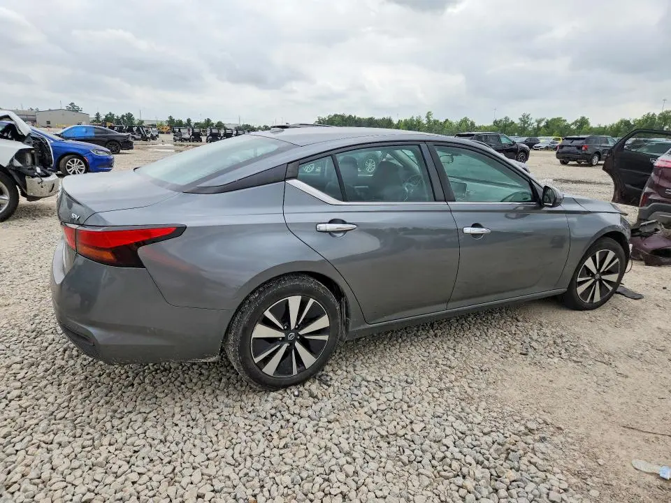 2022 NISSAN ALTIMA SV  