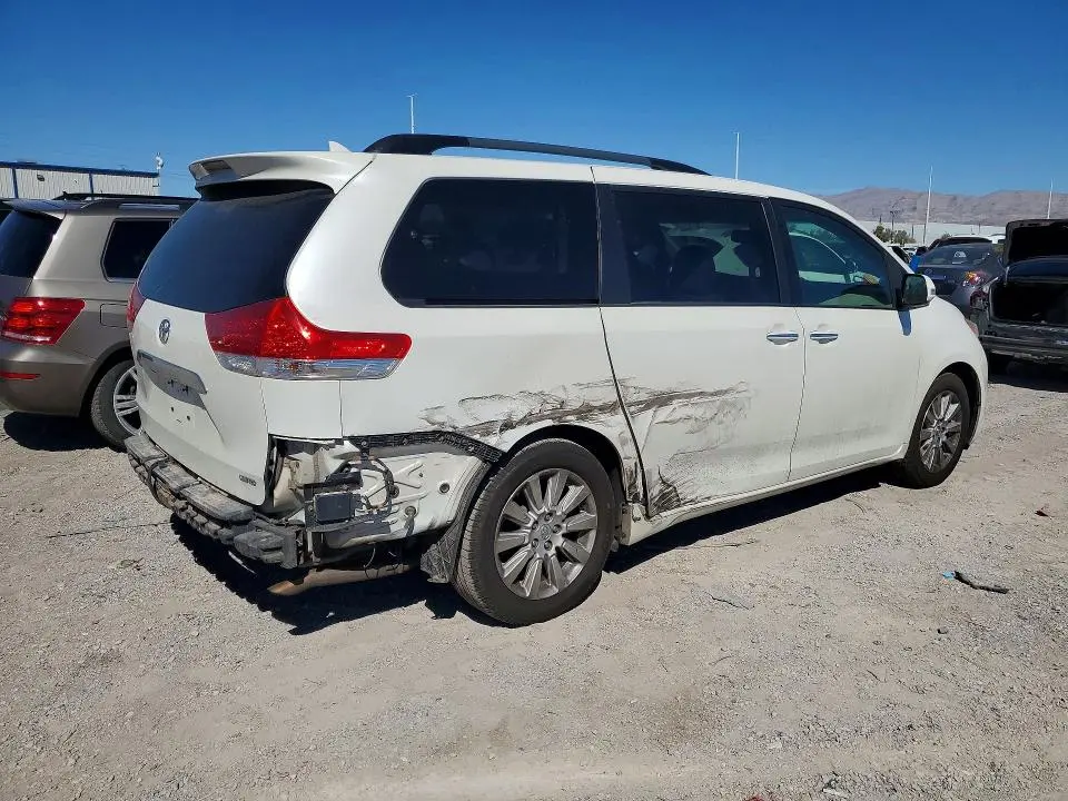 2014 TOYOTA SIENNA LIMITED 7-PASSENGER  