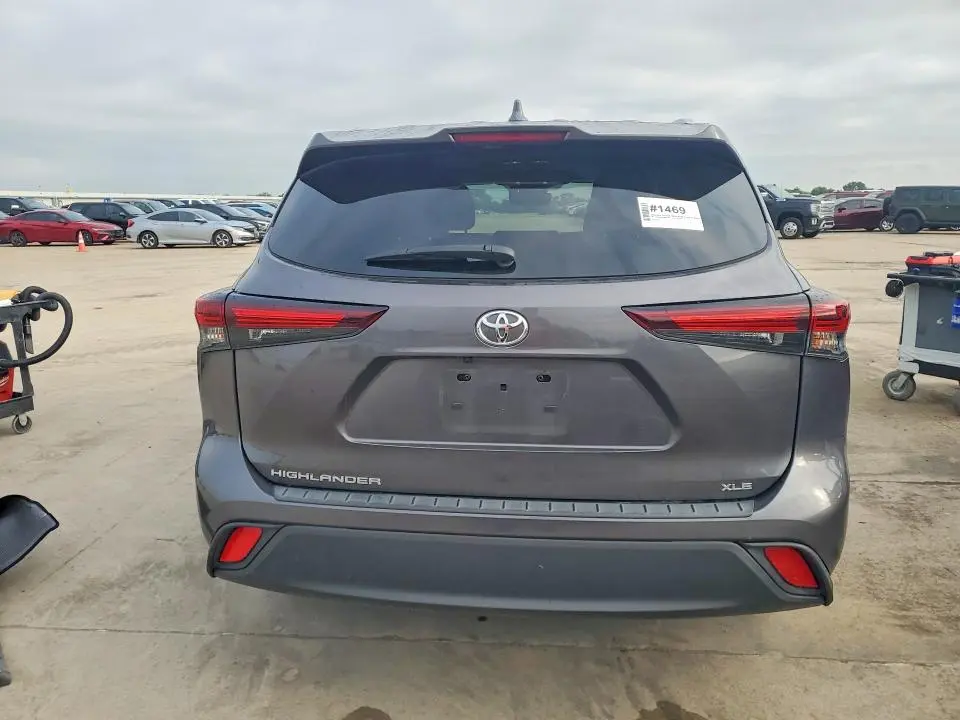 2024 TOYOTA HIGHLANDER XLE  