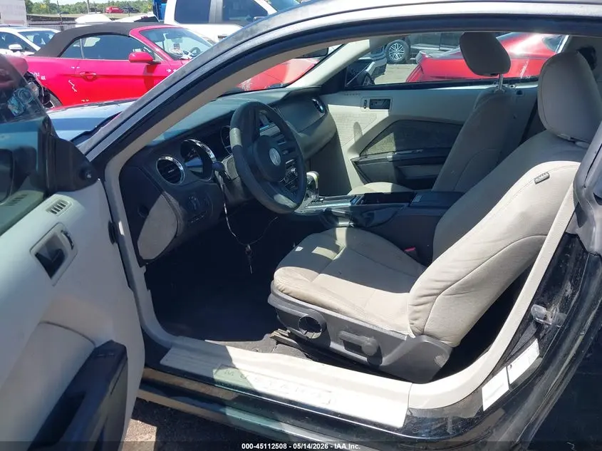 2011 FORD MUSTANG V6