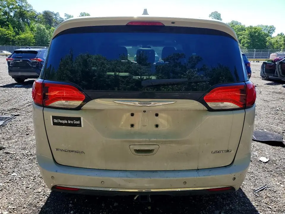 2017 CHRYSLER PACIFICA LIMITED  