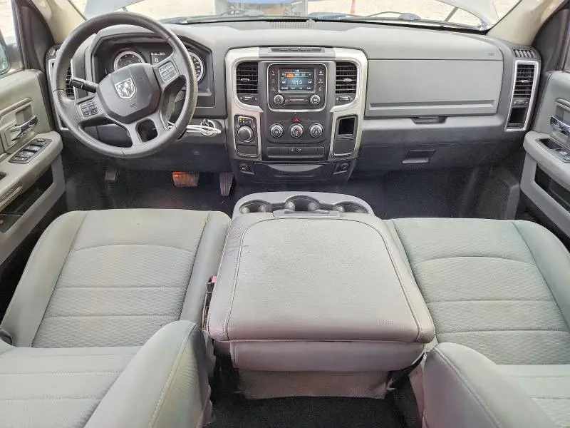 2016 RAM 1500 SLT  