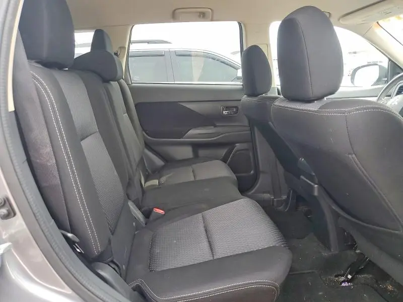 2018 MITSUBISHI OUTLANDER SE  