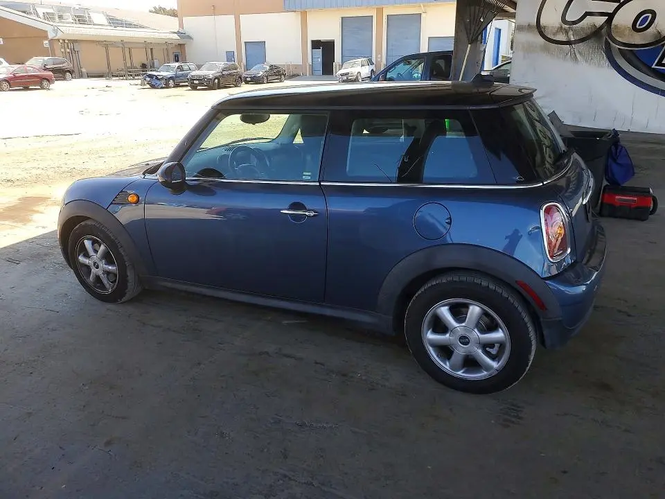 2010 MINI COOPER   