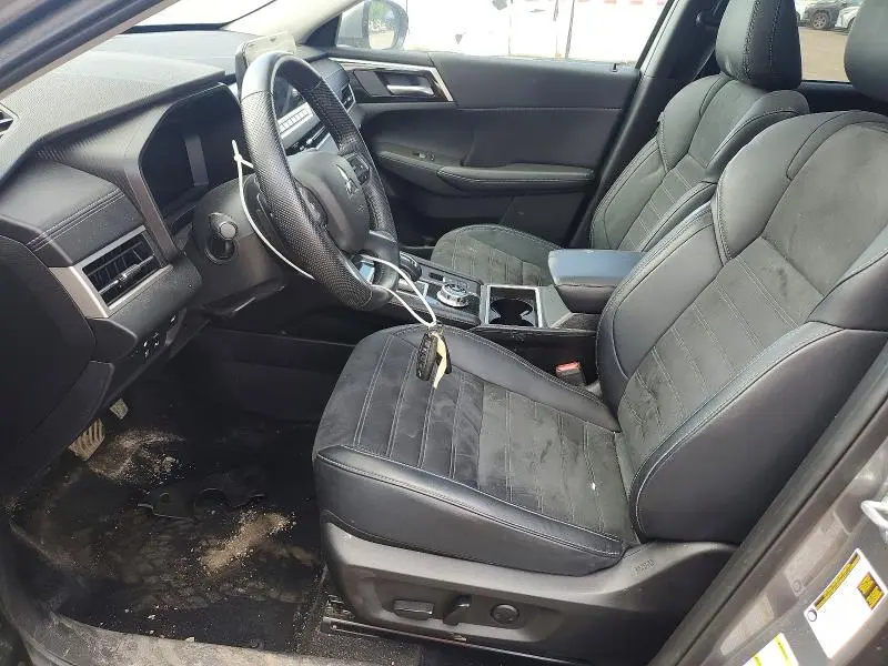 2024 MITSUBISHI OUTLANDER SE  