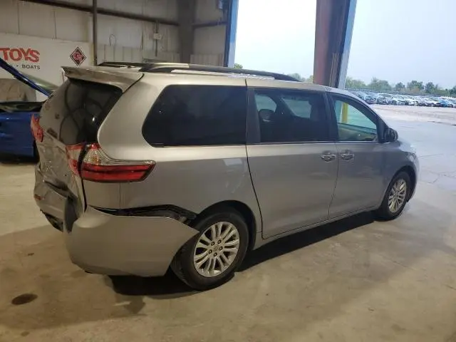 2017 TOYOTA SIENNA XLE  
