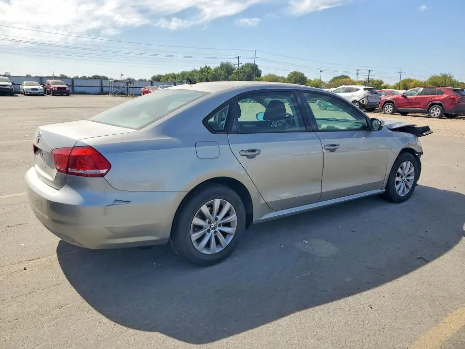 2013 VOLKSWAGEN PASSAT S  