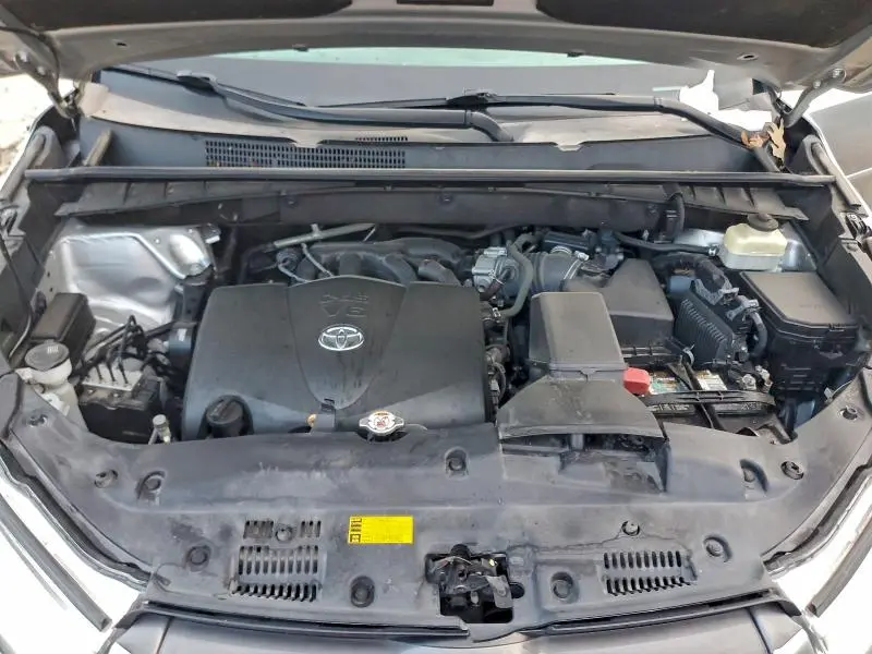 2017 TOYOTA HIGHLANDER SE  