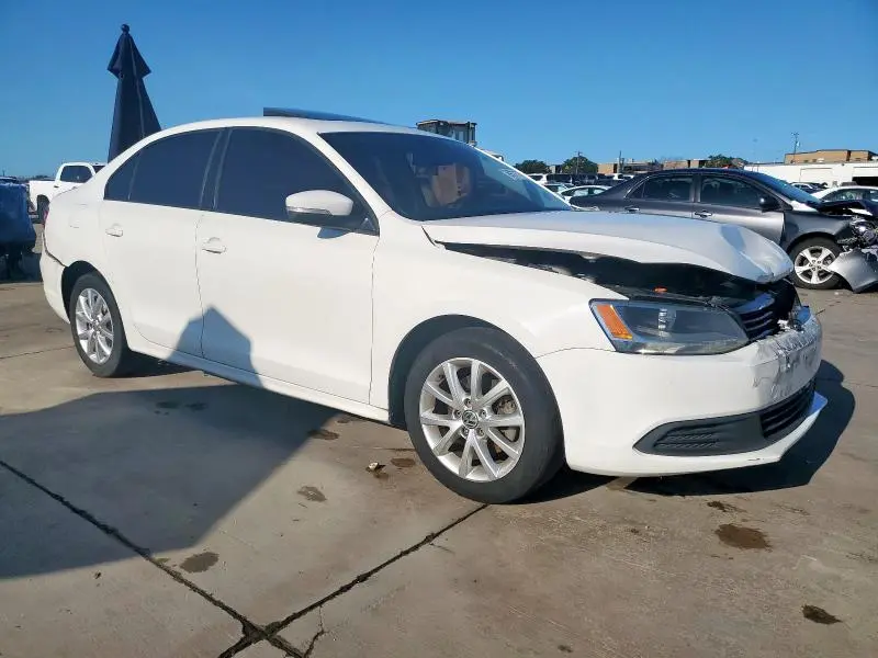 2011 VOLKSWAGEN JETTA SE  