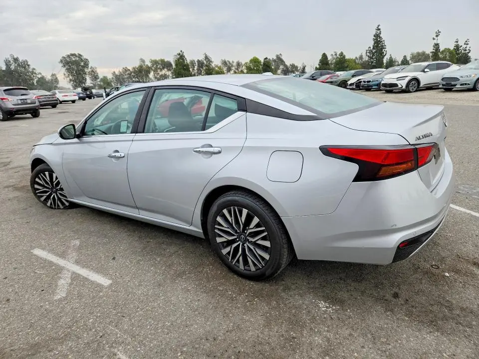 2023 NISSAN ALTIMA SV  