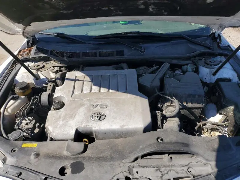 2011 TOYOTA CAMRY XLE V6  