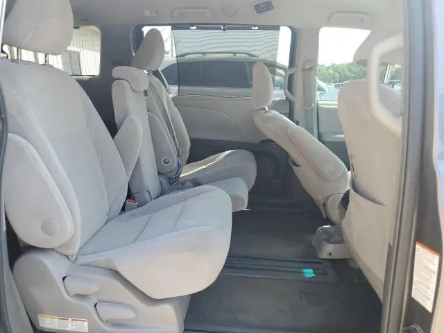 2017 TOYOTA SIENNA LE  