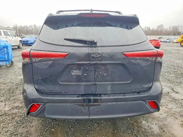 2021 TOYOTA HIGHLANDER XLE  
