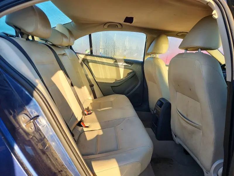 2012 VOLKSWAGEN JETTA SE  