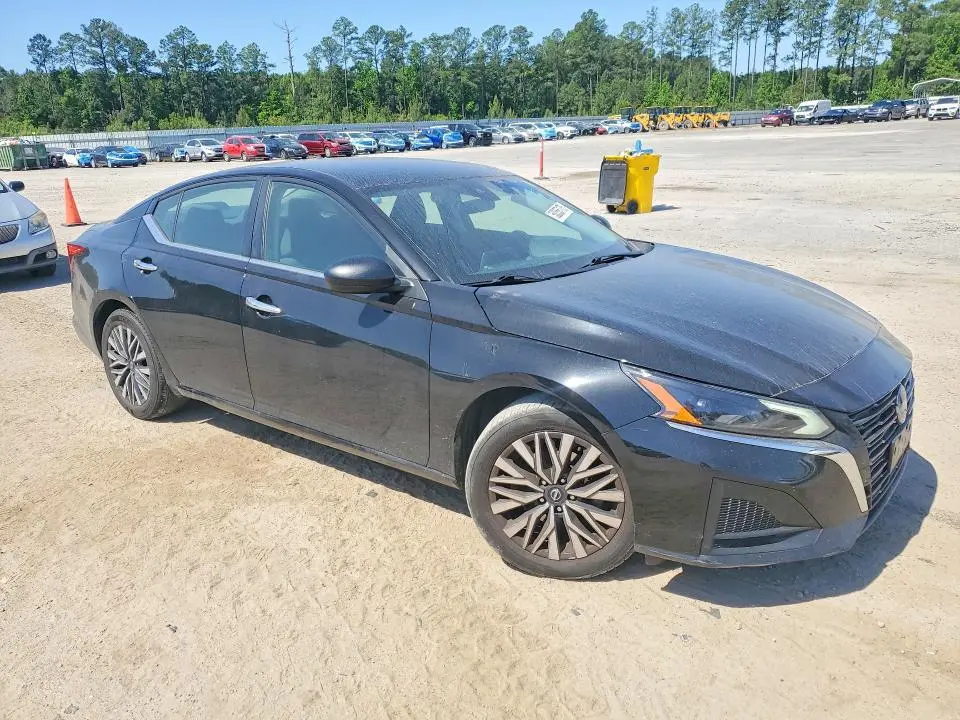 2024 NISSAN ALTIMA SV  