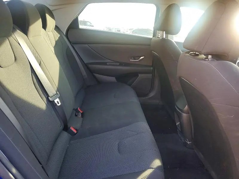 2025 HYUNDAI ELANTRA SE  