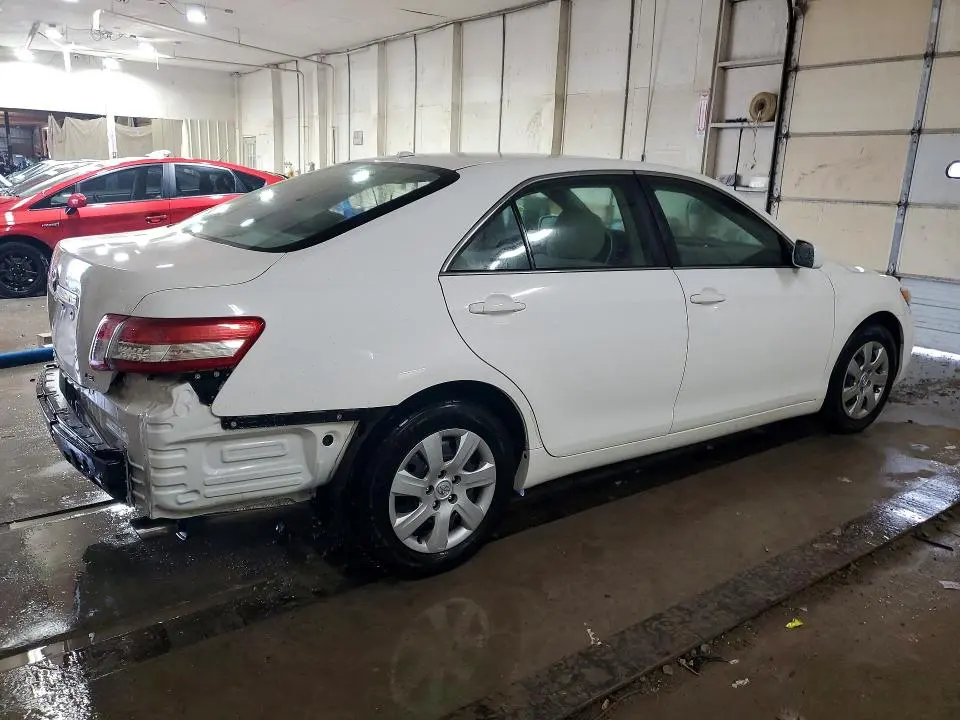 2011 TOYOTA CAMRY LE V6  