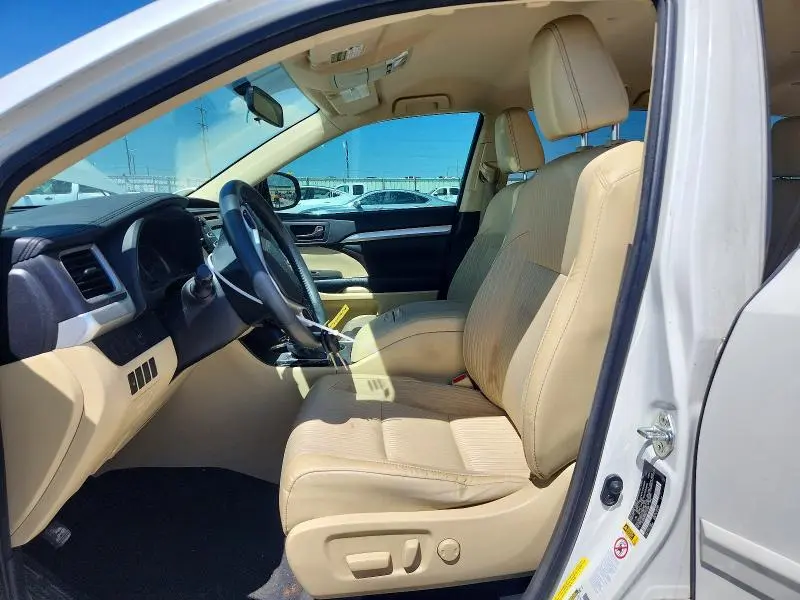 2015 TOYOTA HIGHLANDER LE PLUS  