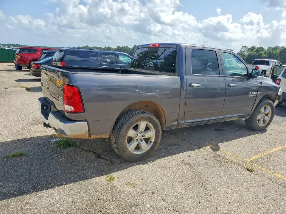 2016 RAM 1500 SLT  