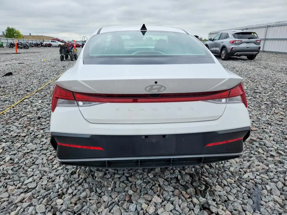 2025 HYUNDAI ELANTRA SEL  