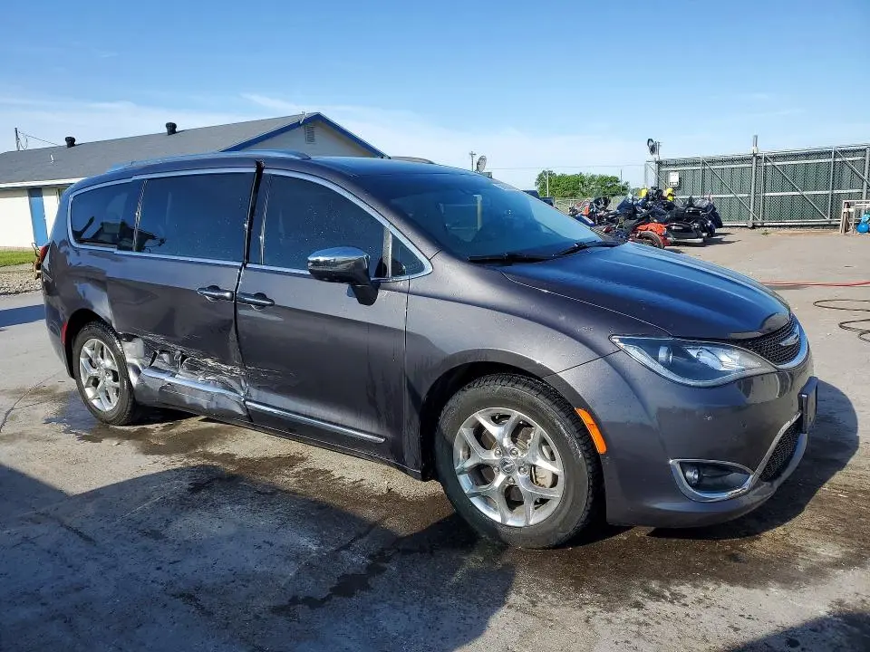 2018 CHRYSLER PACIFICA LIMITED  