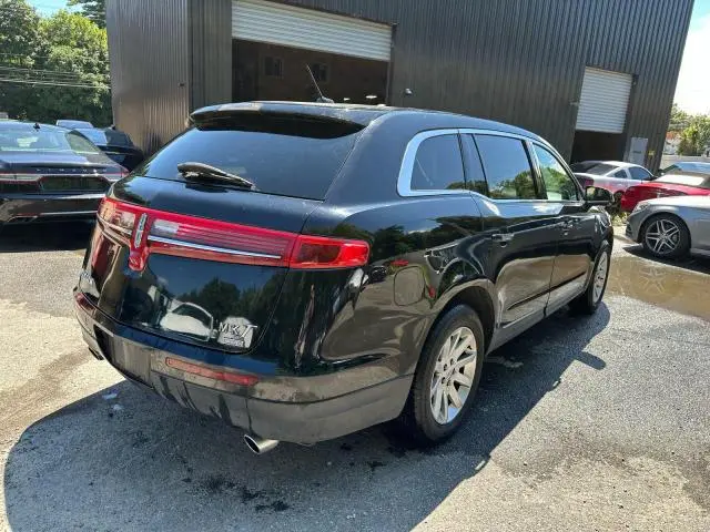 2017 LINCOLN MKT   