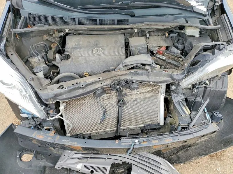 2015 TOYOTA SIENNA XLE 8-PASSENGER  