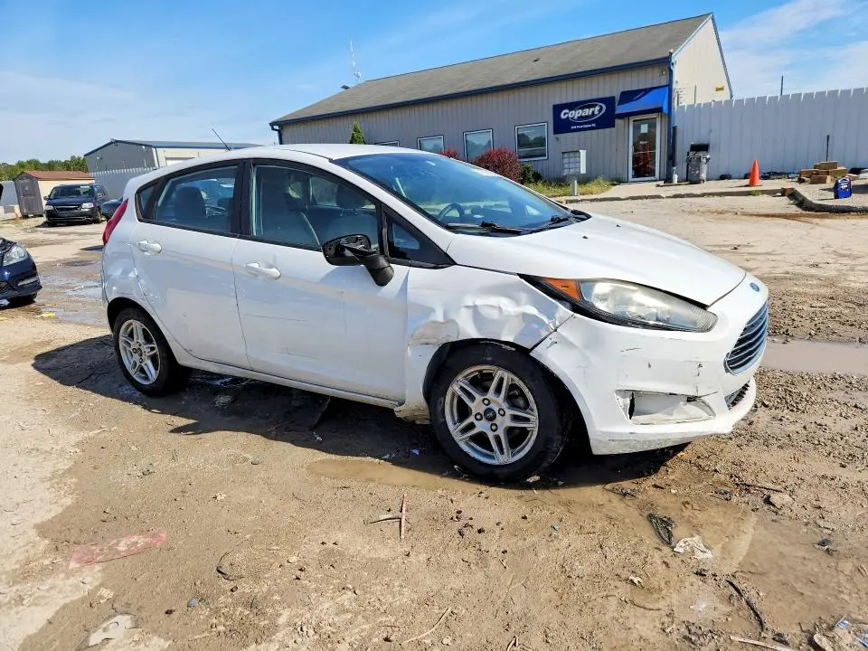 2017 FORD FIESTA SE  