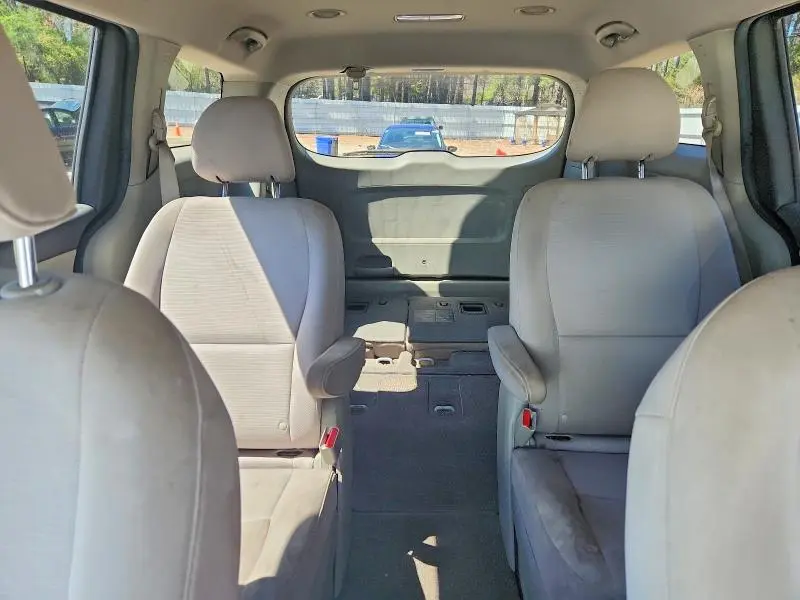 2015 KIA SEDONA LX  