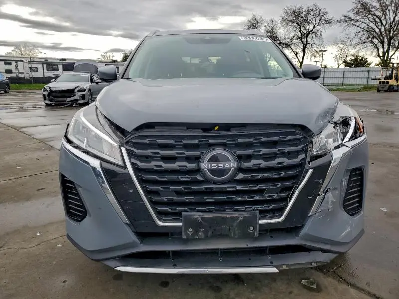 2022 NISSAN KICKS SV  