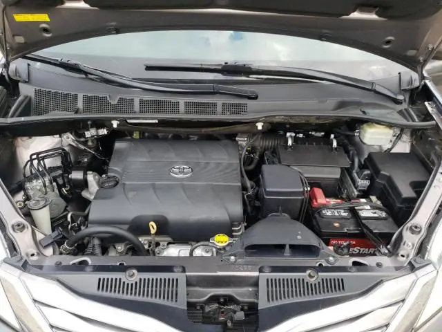 2016 TOYOTA SIENNA XLE  