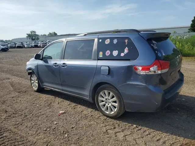 2014 TOYOTA SIENNA LE  
