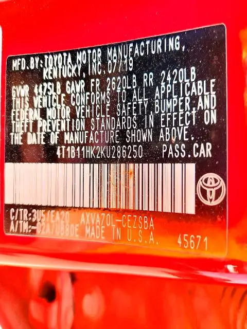 2019 TOYOTA CAMRY SE  