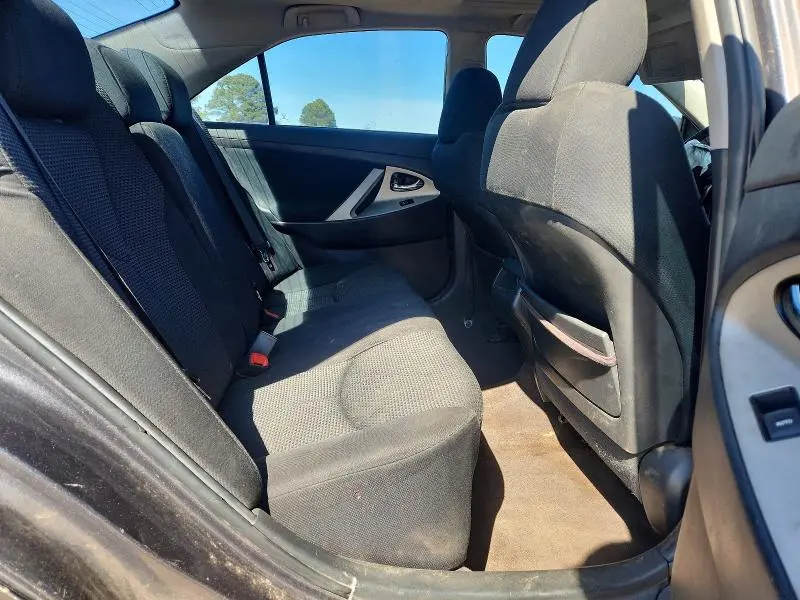 2011 TOYOTA CAMRY SE  