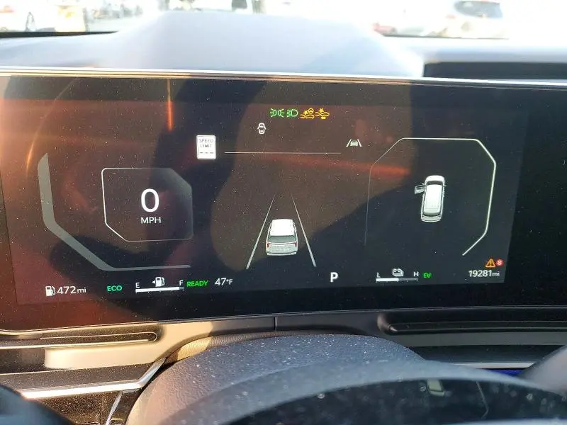 2025 KIA CARNIVAL SX  