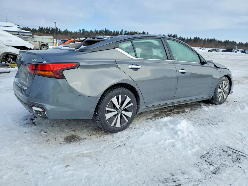 2022 NISSAN ALTIMA SV  