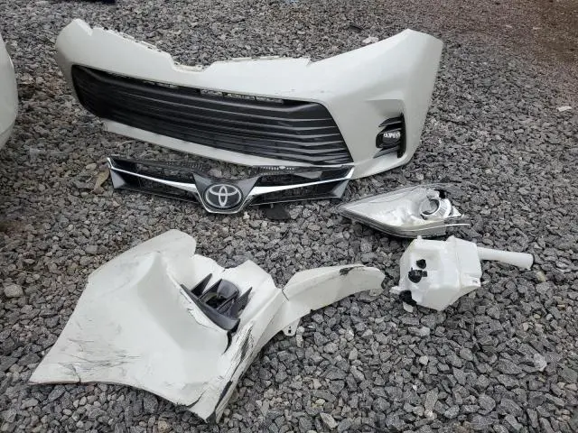2018 TOYOTA SIENNA XLE